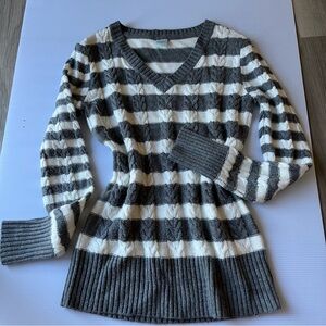 Gray and White V-Neck knitted Sweater fall granola girl core cozy winter